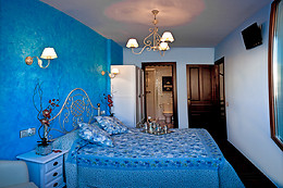 CASA RURAL ANTONIO Y APARTAMENTOS LA RANA
