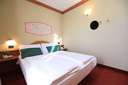 Swadeshi Club Hotels