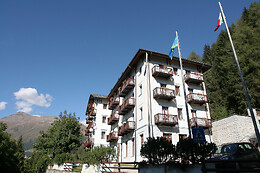Swadeshi Club Hotels