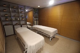 KG CLINICA Y SALUD