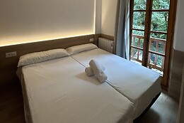 APARTAMENTOS SOLANA, HOTEL TAULL & ROMANIC