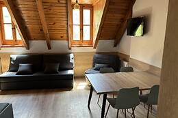 APARTAMENTOS SOLANA, HOTEL TAULL & ROMANIC