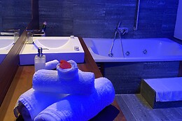 APARTAMENTOS SOLANA, HOTEL TAULL & ROMANIC